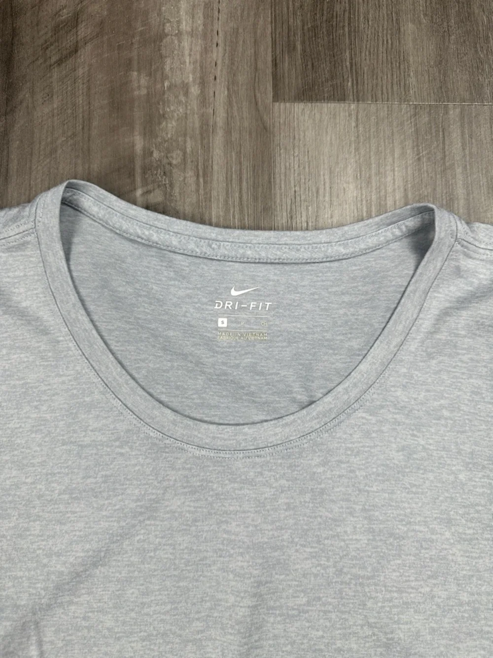 Nike Dri-Fit Legend Scoop Performance Tee - Small - Picture 5 of 7